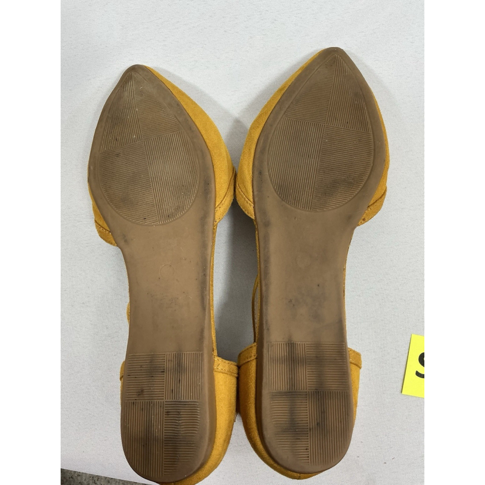 Womans NYLA Heartbeat Slipon Strappy Sandals 10 Gold Pointed Toe Flat Heel - Picture 7 of 8